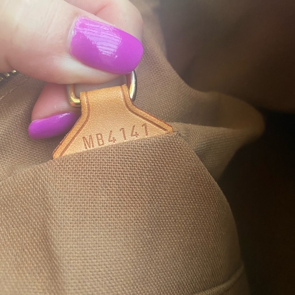 Louis Vuitton Tavoli w COA - Picture 15 of 15